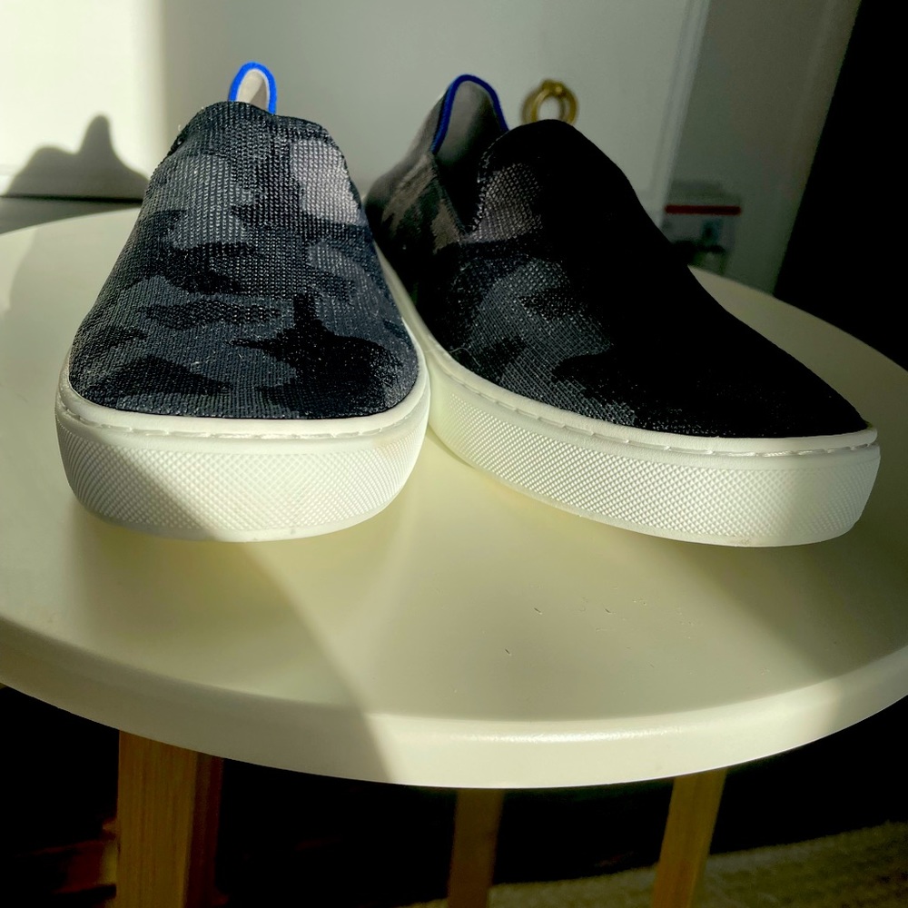 Size 8 Rothy’s camo shoe